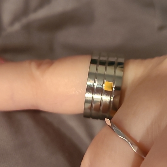 Stainless steel ribbed ring with goldtone highlights - Picture 4 of 8